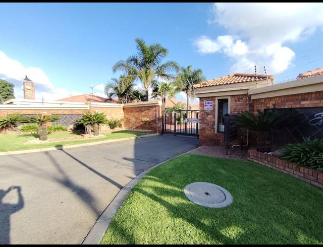 3 BEDROOM CLUSTER FOR SALE IN BARDENE